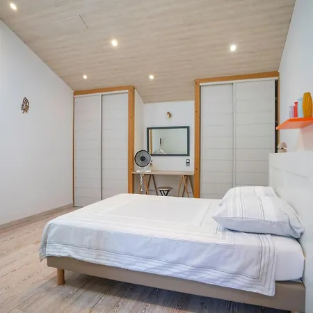 Mas Des Glycines Holiday home *
